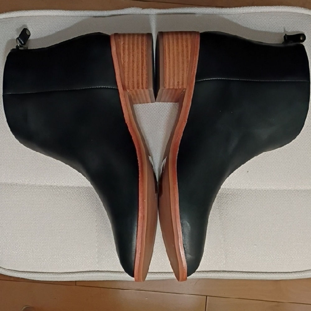 Soludos Stylish Women's Leather Shoes - Black - Picture 3 of 3